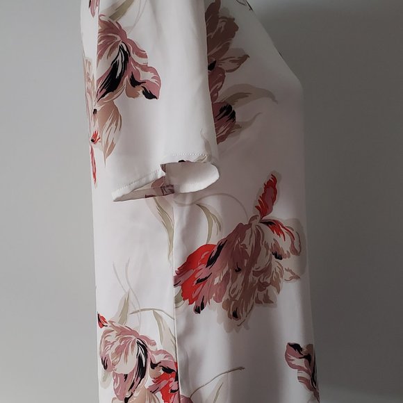 Super Pretty Large Floral Print Blouse Top V Back Boxy s/s Spring Office Siren - Picture 4 of 7